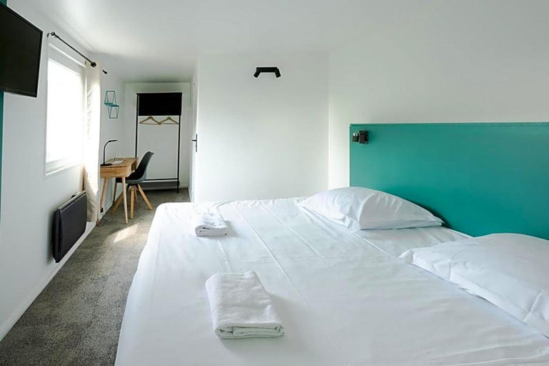 Bedroom 3, Les Chevaliers Des Balances, Essonne
