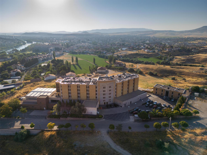 Exterior & Views