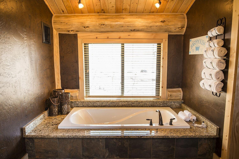 Bathroom 4, Kodiak Mountain Resort, Lincoln