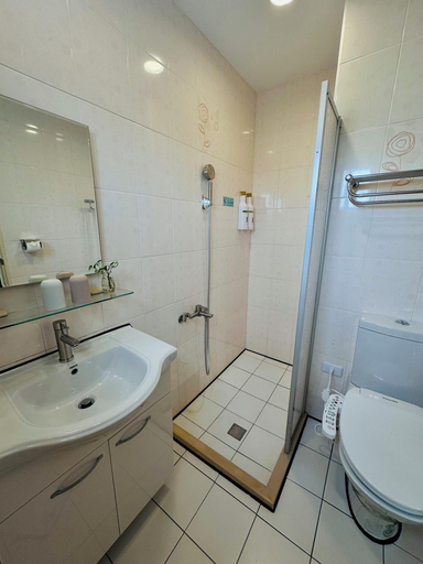 Bathroom 4, Yurong B&B, Penghu