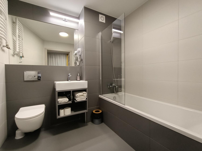 Bathroom 3, Hotel Pomorski, Bydgoszcz City