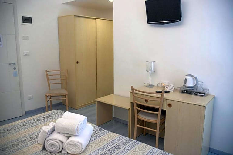 Room 2, Hotel Ligure, Savona