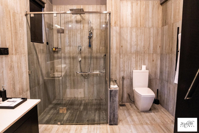 Bathroom 3, Karawwa Luxury Villas, Hikkaduwa