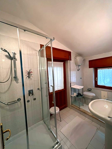 Bathroom 4, Hotel La Capannina, Nuoro