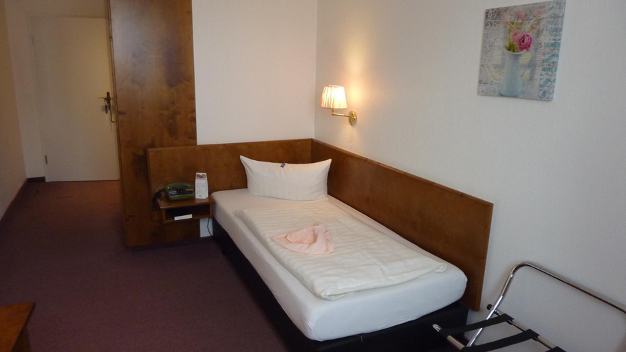 Bedroom 4, Heidehotel Herrenbrvºcke, Celle