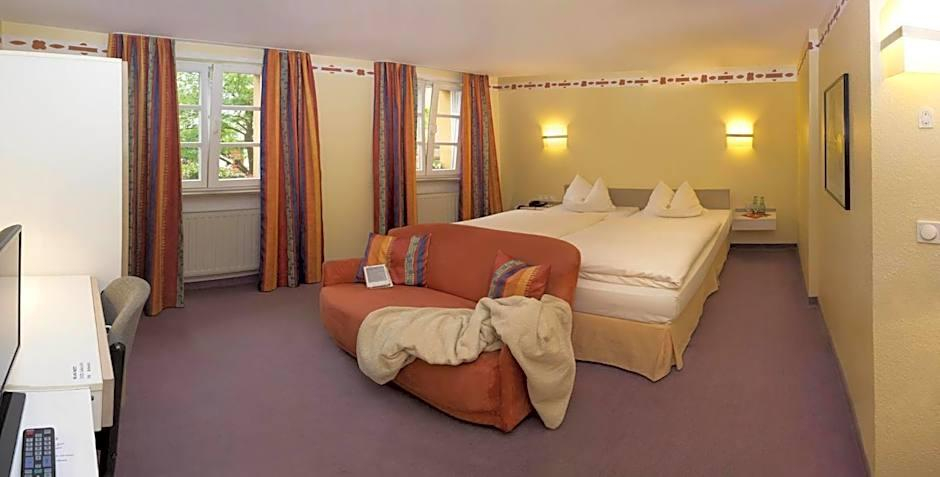 Bedroom 5, Hotel Restaurant Lohmv Hle, Bayreuth