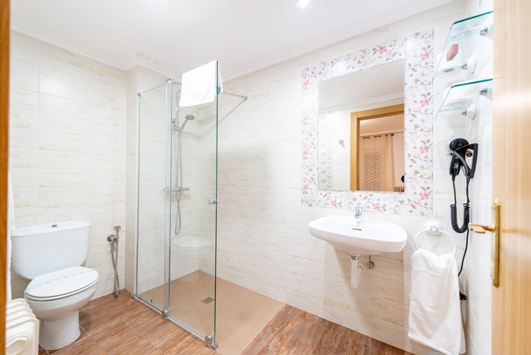 Bathroom 4, Tierra De La Reina, León