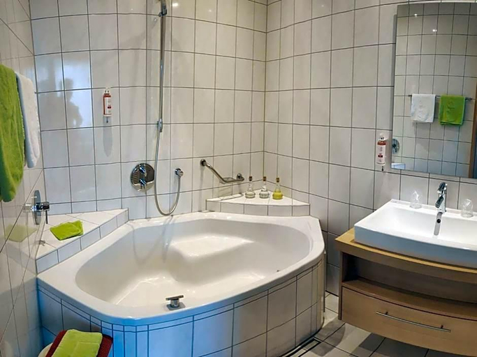 Bathroom 3, Vakantiehotel Der Brabander, Hochsauerlandkreis