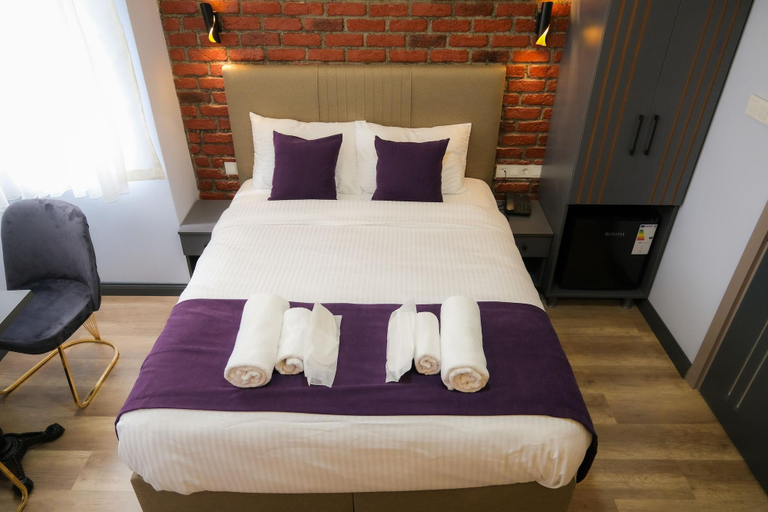 Bedroom 2, Yellow Mansion, Beyoğlu