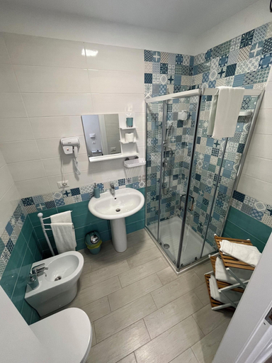 Bathroom 5, F.ROOMS NAPOLI VIA SEMENTINI, Napoli