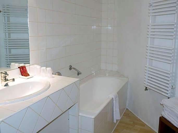 Bathroom 3, Hotel La Bougnate, Haute-Loire