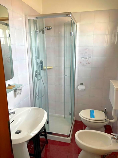 Bathroom 4, Hotel Villa Augusta, Gorizia