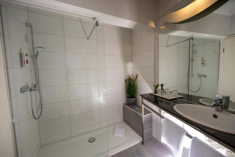 Bathroom 4, Hogh Heilbronn, Heilbronn