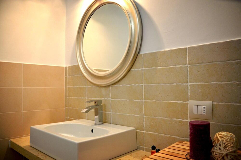 Bathroom 5, Re Umberto B&B, Chieti