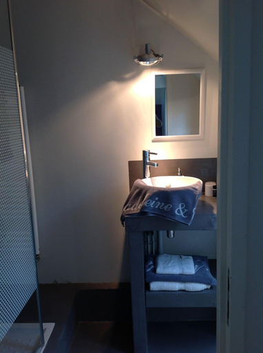 Room 5, Madeleine Cie, Maine-et-Loire