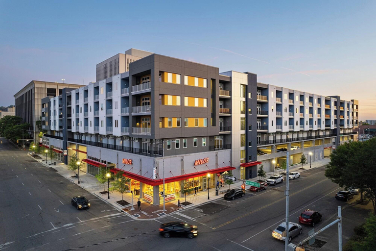 Exterior & Views