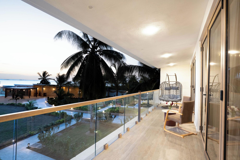 Sport & Beauty 2, Treetop by Eight Continents, Zanzibar, Kati