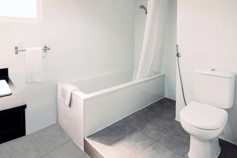 Bathroom, Emirates Plaza Hotel, Abu Dhabi City