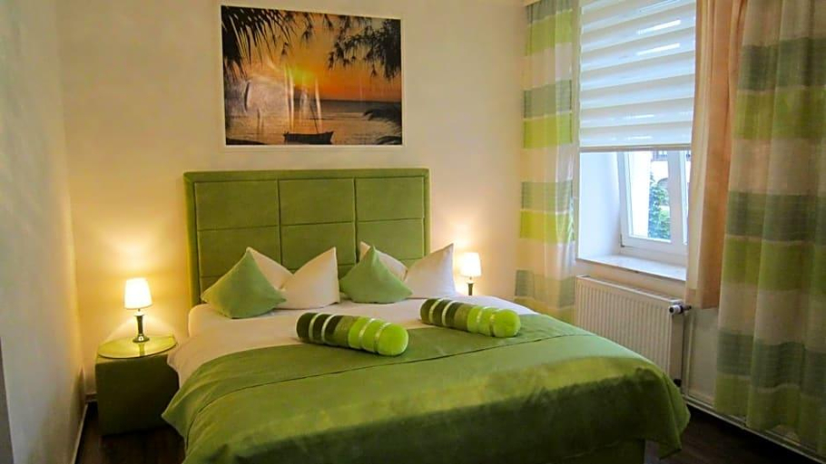 Bedroom 4, Ahorn Hotel, Cottbus