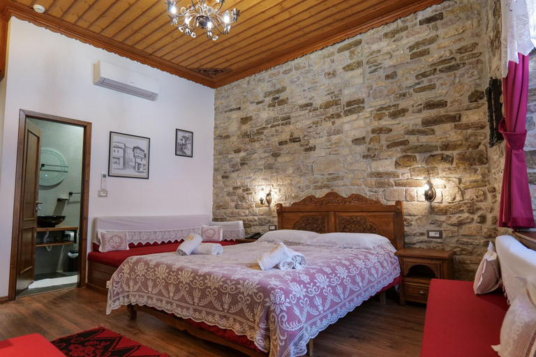 Room 5, Hotel Bineri, Gjirokastrës