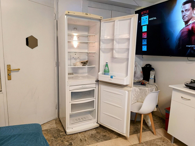 Others 4, Hostal Estudios, Barcelona