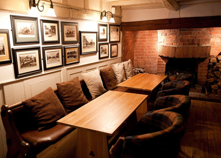 Public Area, The Richard Onslow, Surrey