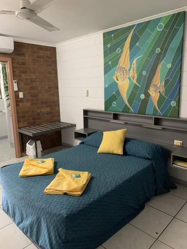 Bedroom 2, Sandpiper Motel, Sarina