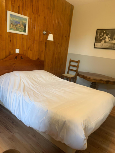 Bedroom 3, Au Sans Souci, Isère