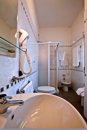 Bathroom 3, Hotel Nastro Azzurro, Como