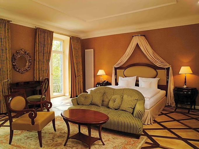 Bedroom 5, Schloss Neutrauchburg, Ravensburg