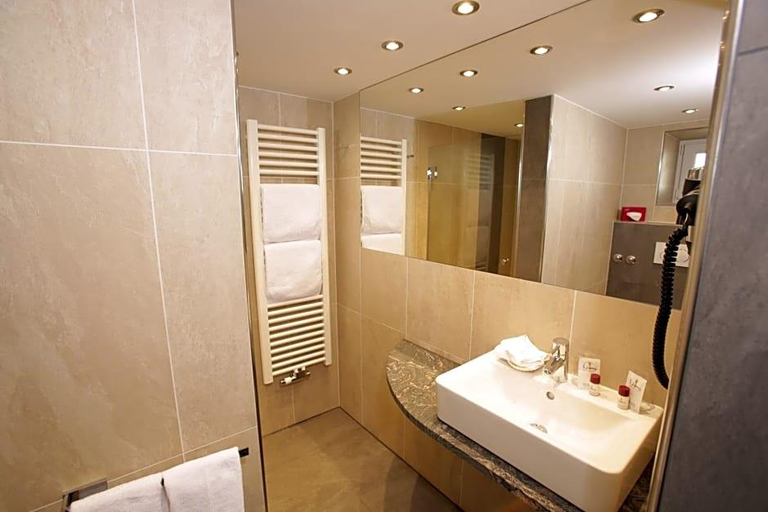 Bathroom 4, Wellness Landhotel Prinz Wellness Romantik, Berchtesgadener Land