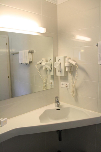 Bathroom 1, Seehotel Ressmann, Villach
