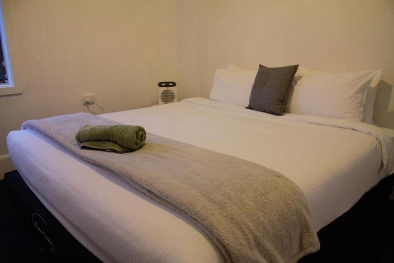 Bedroom 5, The Caledonian Hotel, Bass Coast Bal