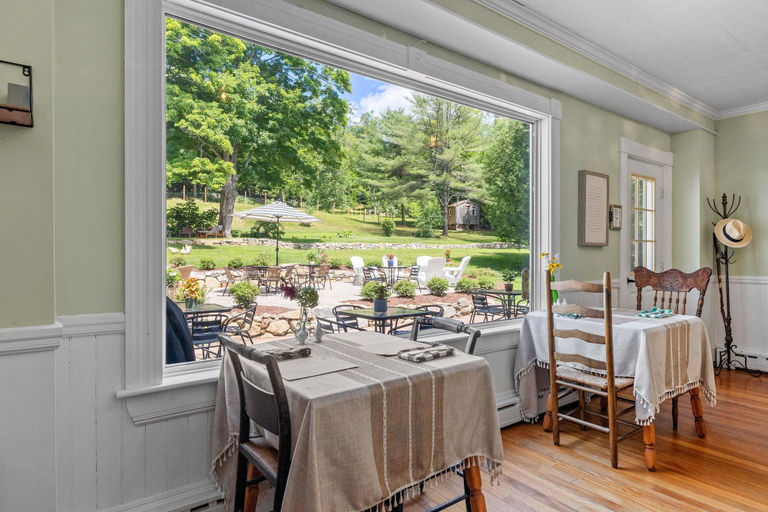 Public Area, Inn On Golden Pond, Grafton