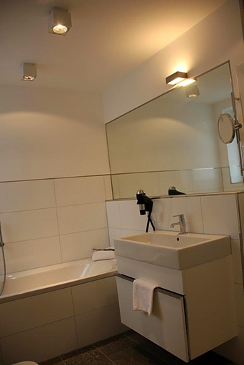 Bathroom 4, Hotel Restaurant Schwan, Main-Tauber-Kreis