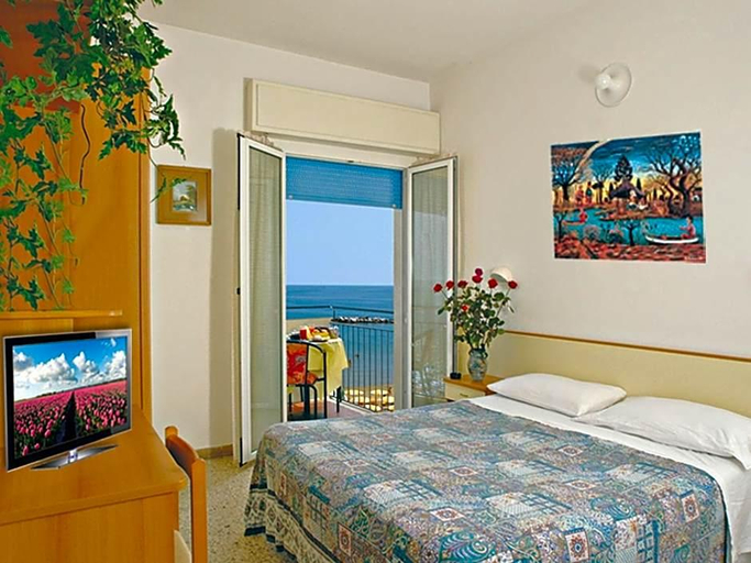 Bedroom 5, Hotel Continental, Rimini