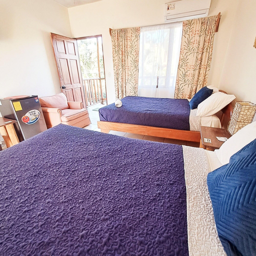 Room 2, Georgi Junquillal, Santa Cruz