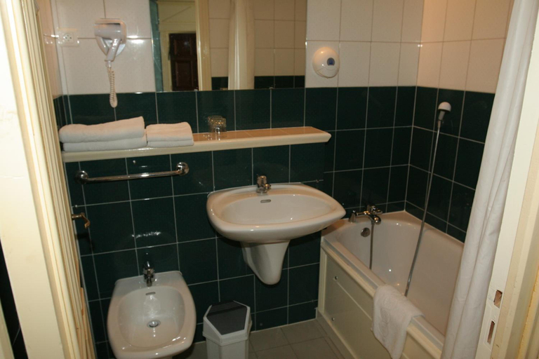 Bathroom 3, Hotel Royal Albion, Seine-Maritime