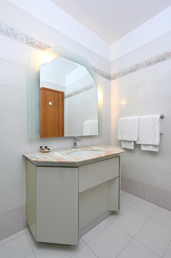 Bathroom 4, Hotel Italia, Gorizia