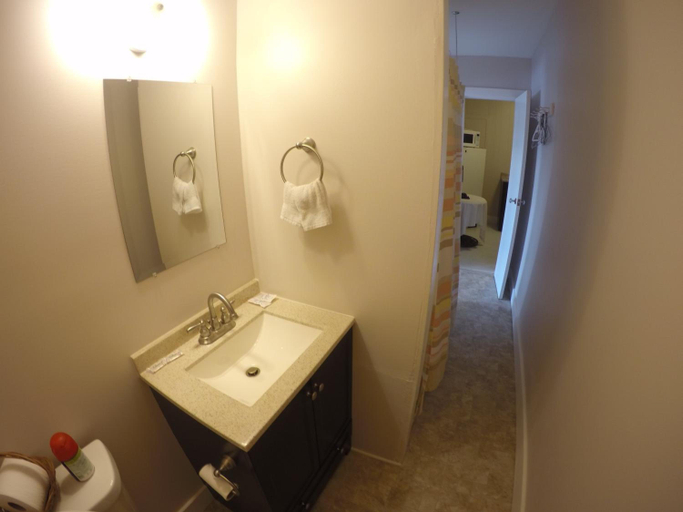 Bathroom 5, Admiral S Quay Motel Suites, Saint John
