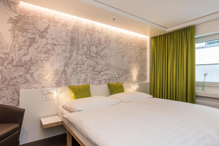 Bedroom 2, Hotel Weiss Kreuz, Hinterrhein