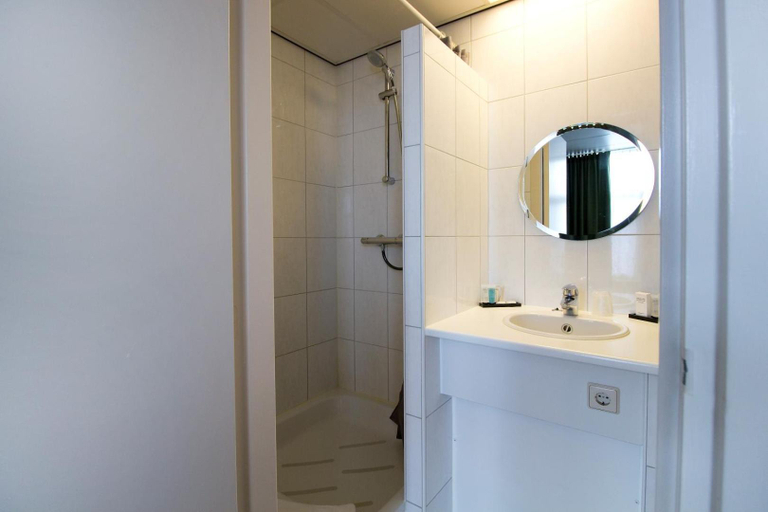 Bathroom 3, Hotel Old Dutch Bergen Op Zoom, Bergen op Zoom