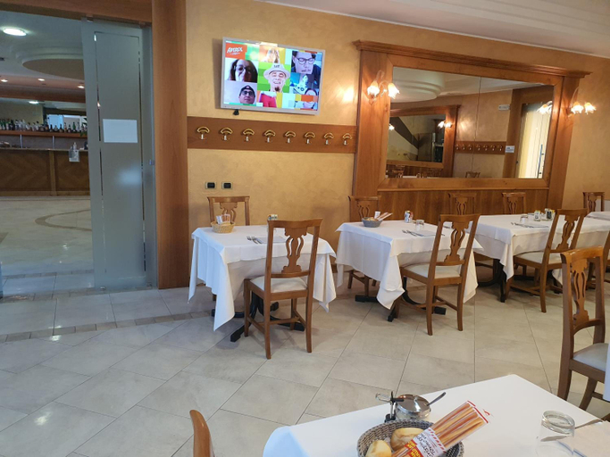 Food & Drinks 5, Hotel Motel 2, Piacenza