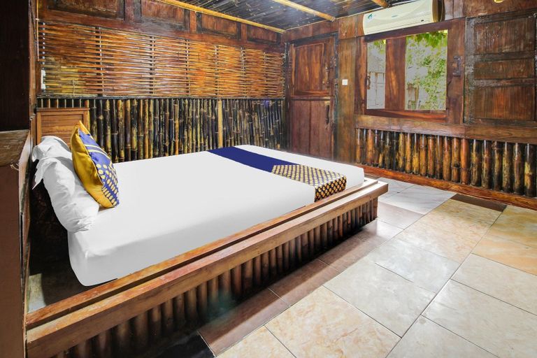 Room 2, Oyo 92083 Lailik Gilang Guesthouse, Seram Bagian Timur
