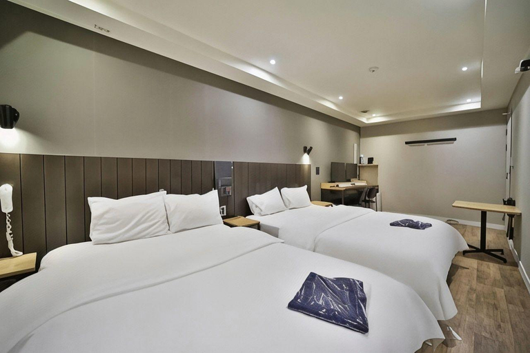 Bedroom 4, Cheongju The & Just Stay Chungbuk National University, Cheongju