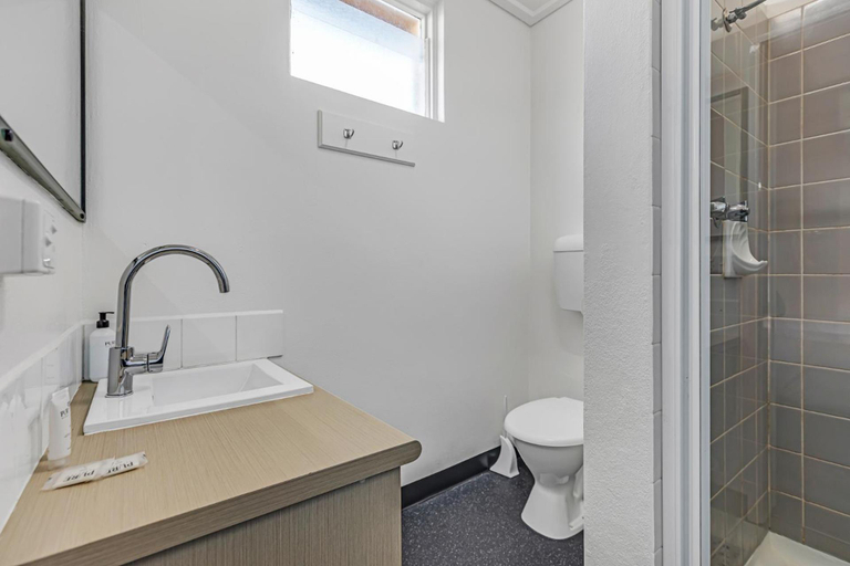Bathroom 3, Rochester Motel, Campaspe - Rochester