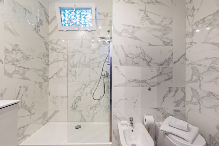 Bathroom 5, Palma Cabin Renovated Apartment Old Town - Happy Rentals, Imperia
