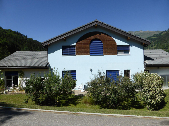 Exterior & Views