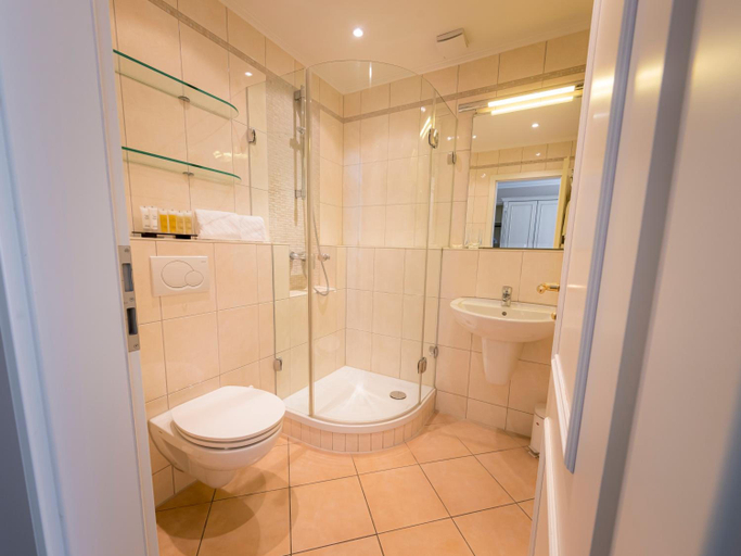 Bathroom 4, Strandhotel Fontana, Ostholstein