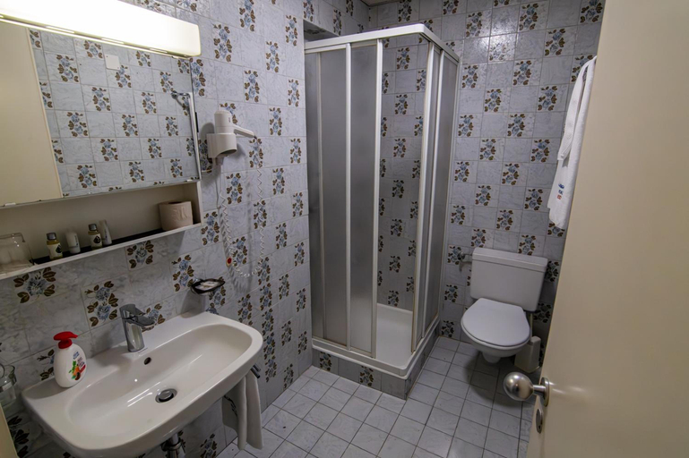 Bathroom 4, Albergo Stazione, Leventina